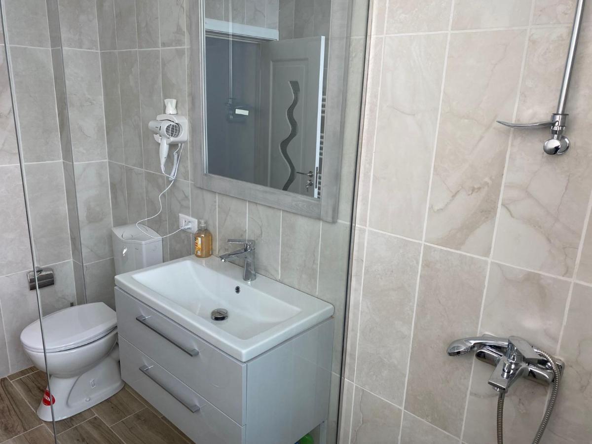 Apartament Lucian Apartment Ramnicu Valcea Exterior photo