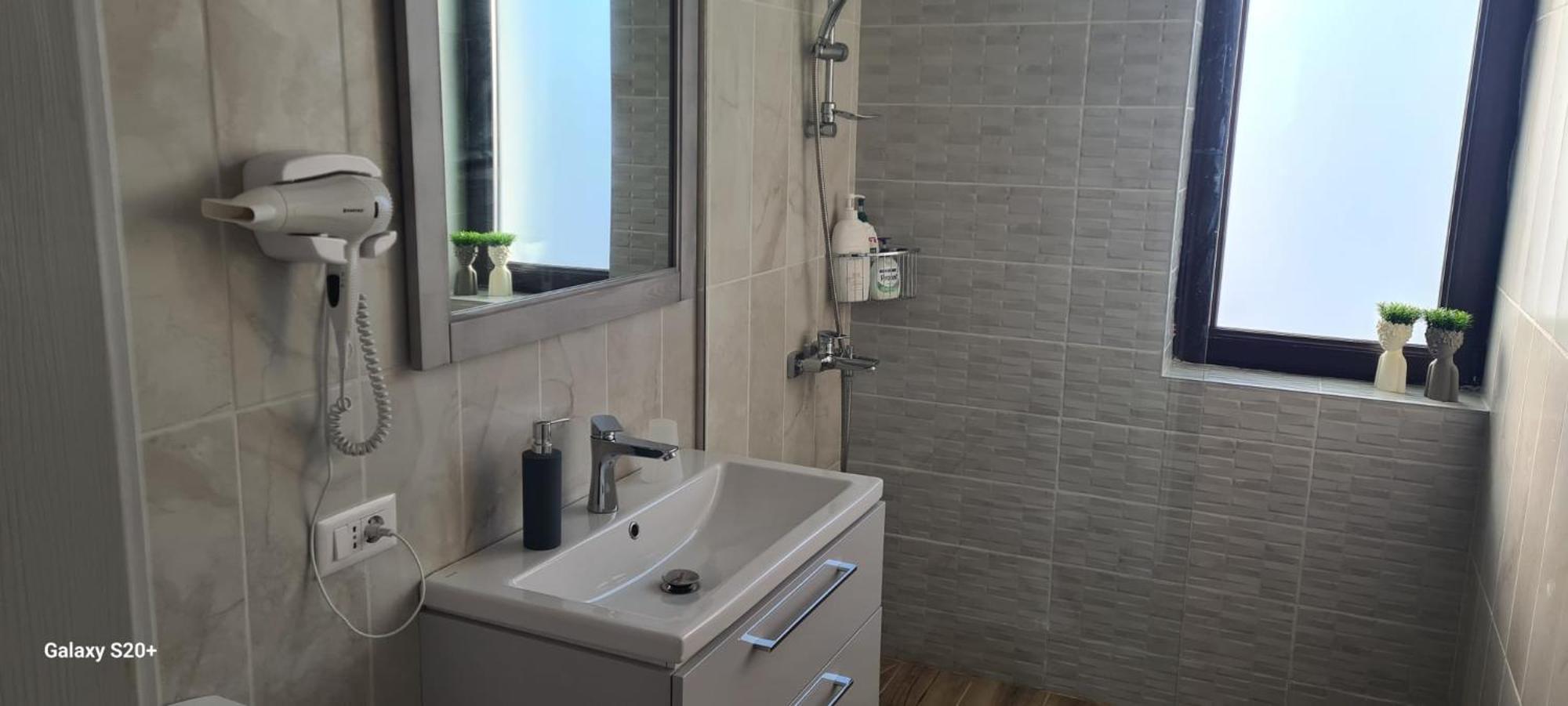 Apartament Lucian Apartment Ramnicu Valcea Exterior photo